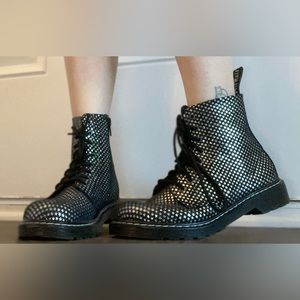 Dr Dr Martens 1460 Pascal, women’s black suede with stars zipper/lace boots.